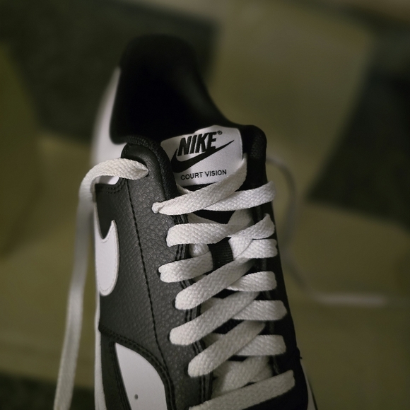 Nike Men's Black and White Sneakers - Picture 13 of 16